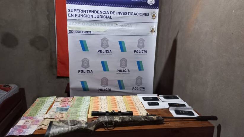 MADARIAGA:  dos allanamientos fueron realizados en dos viviendas de la ciudad y una de Villa Gesell. Hay 3 imputados y 2 de ellos quedaron aprehendidos. Secuestraron drogas y una importante cantidad de dinero.