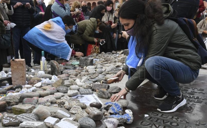 El Gobierno hará con las piedras dejadas un espacio en memoria de los fallecidos por Covid